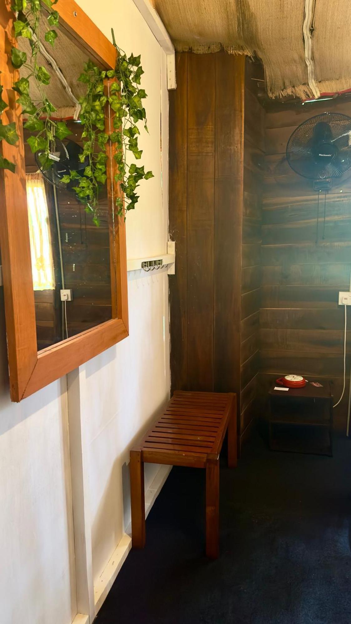 A Lounge Hostel And Cafe Елла Екстер'єр фото