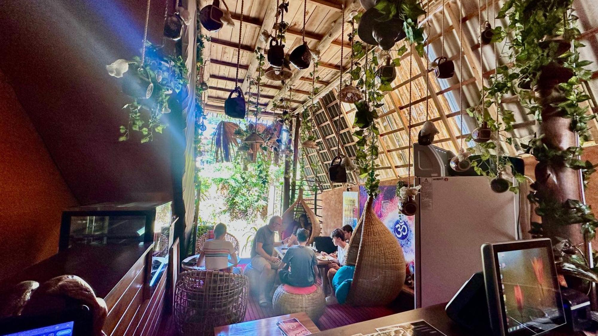 A Lounge Hostel And Cafe Елла Екстер'єр фото