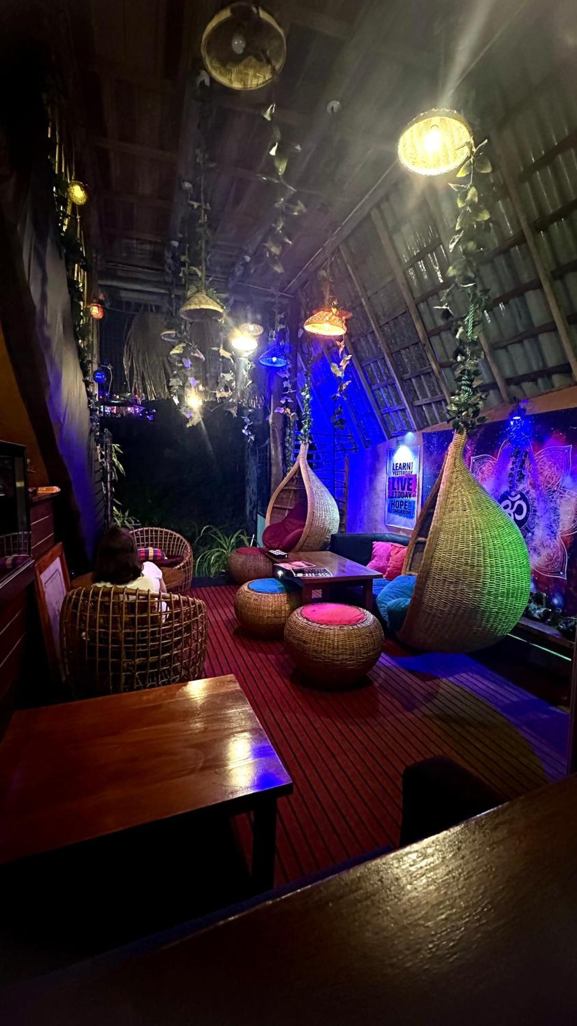 A Lounge Hostel And Cafe Елла Екстер'єр фото