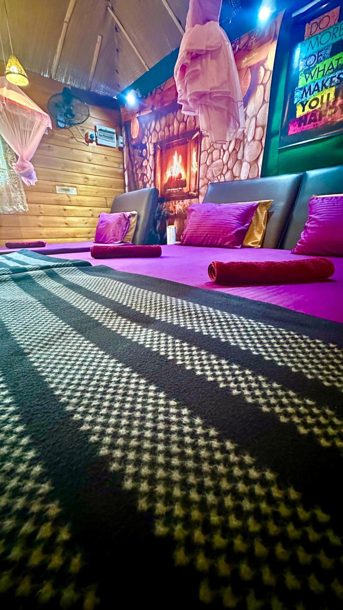 A Lounge Hostel And Cafe Елла Екстер'єр фото