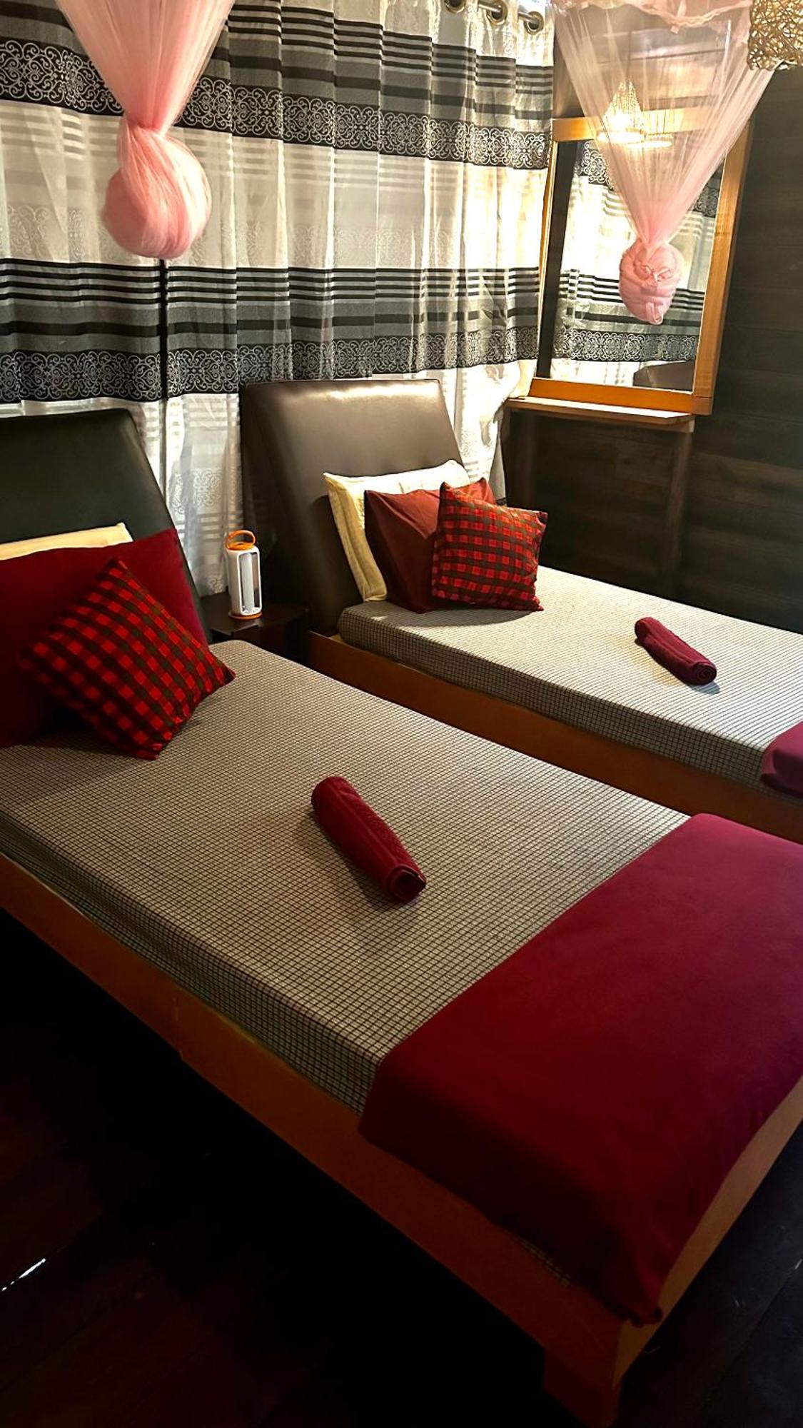 A Lounge Hostel And Cafe Елла Екстер'єр фото